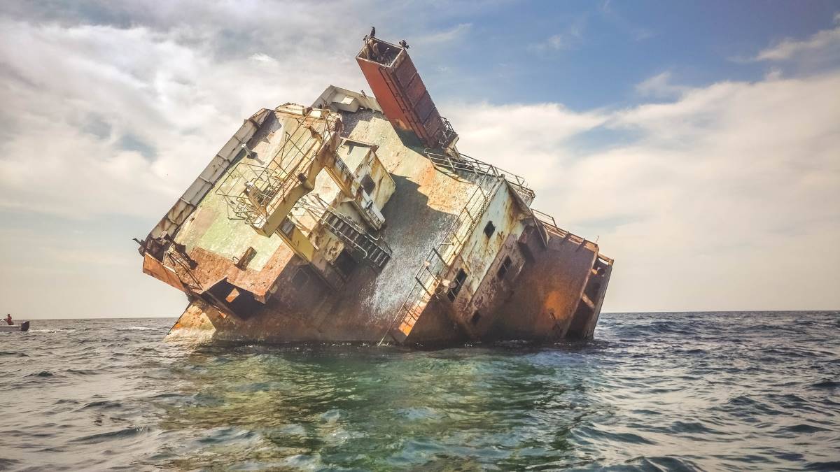 Rusty hulk sinks in the ocean...Johnson's Brexit